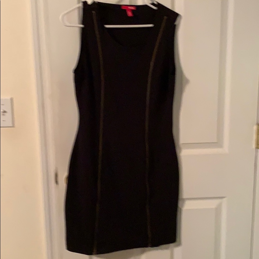 Nice fitted dress with fill length zippers